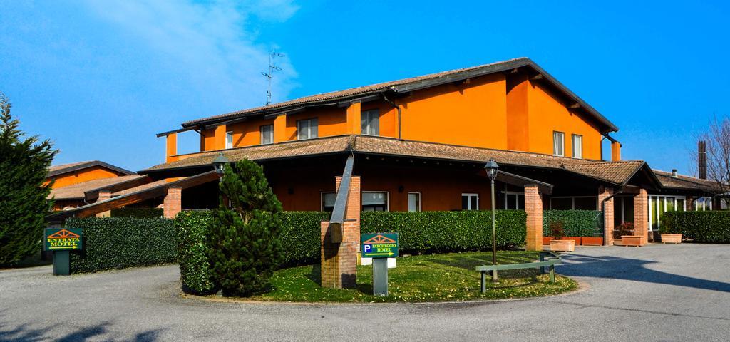 Hotel Don Carlo Broni Esterno foto