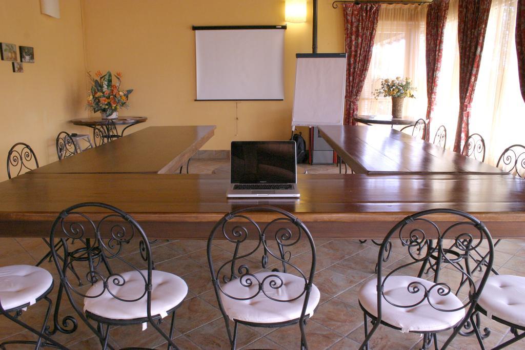 Hotel Don Carlo Broni Esterno foto