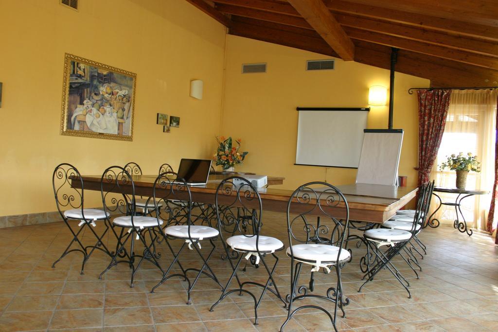 Hotel Don Carlo Broni Esterno foto
