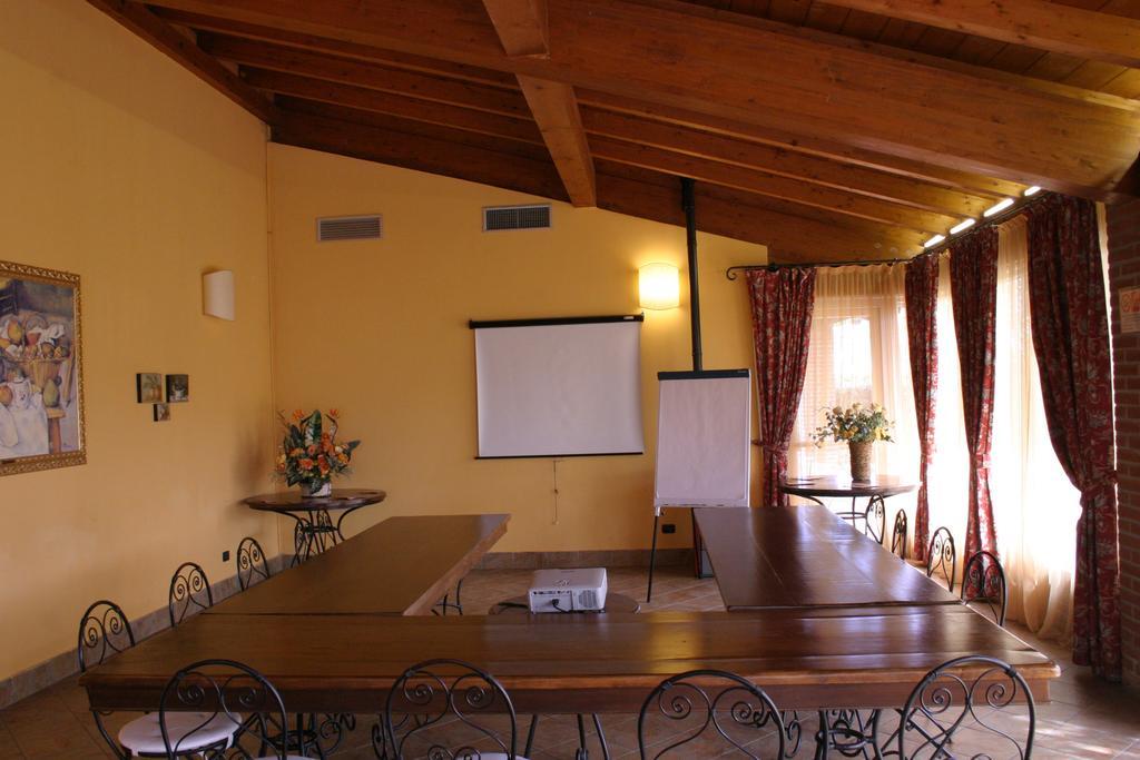 Hotel Don Carlo Broni Esterno foto