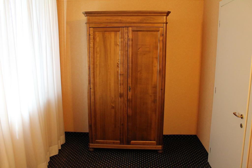 Hotel Don Carlo Broni Esterno foto