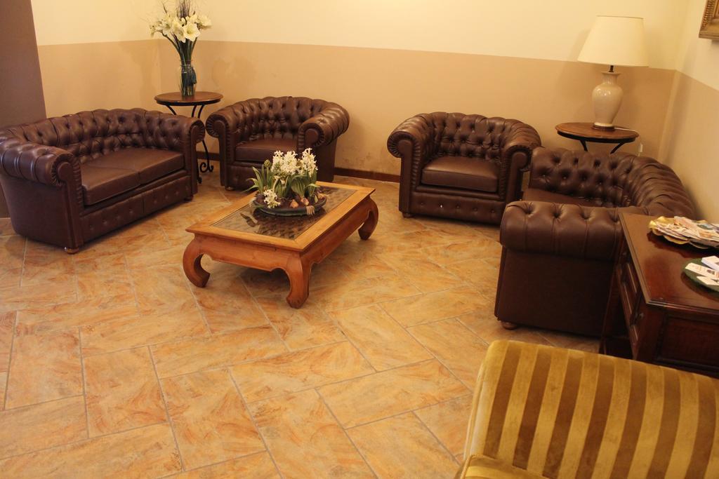 Hotel Don Carlo Broni Esterno foto