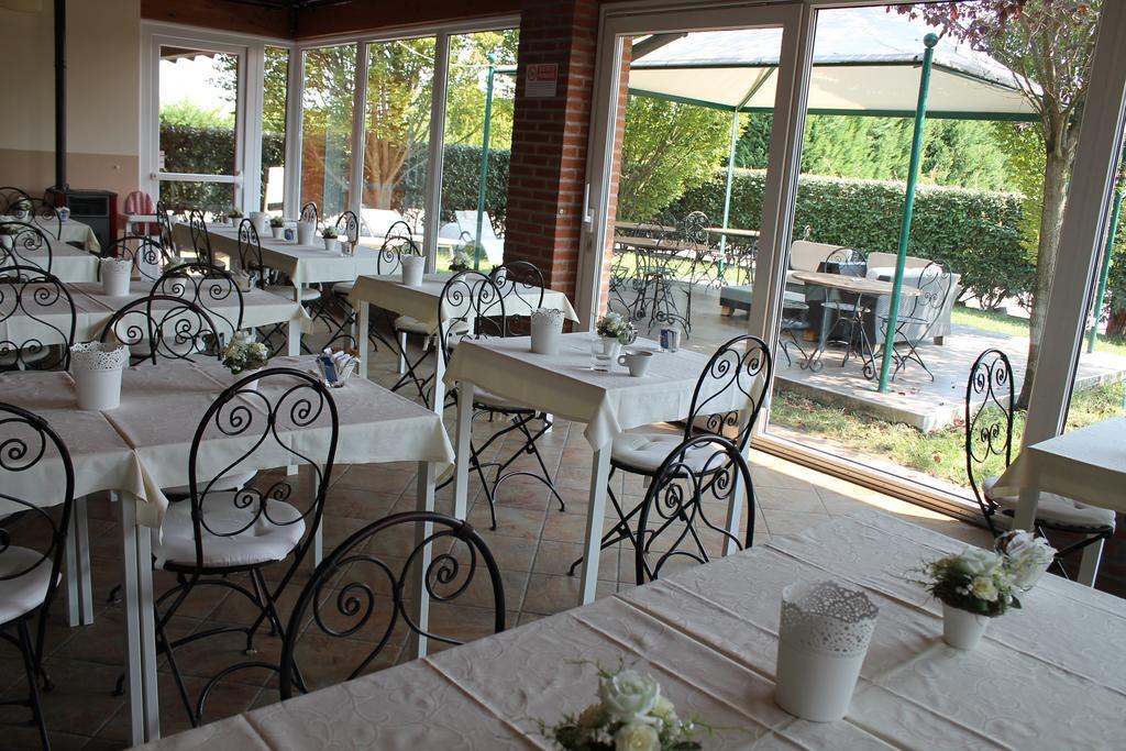 Hotel Don Carlo Broni Esterno foto