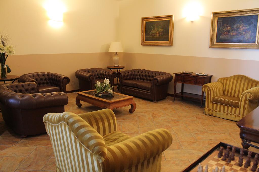 Hotel Don Carlo Broni Esterno foto