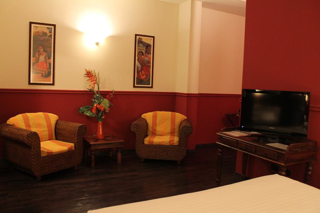 Hotel Don Carlo Broni Esterno foto