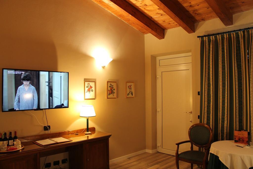 Hotel Don Carlo Broni Esterno foto