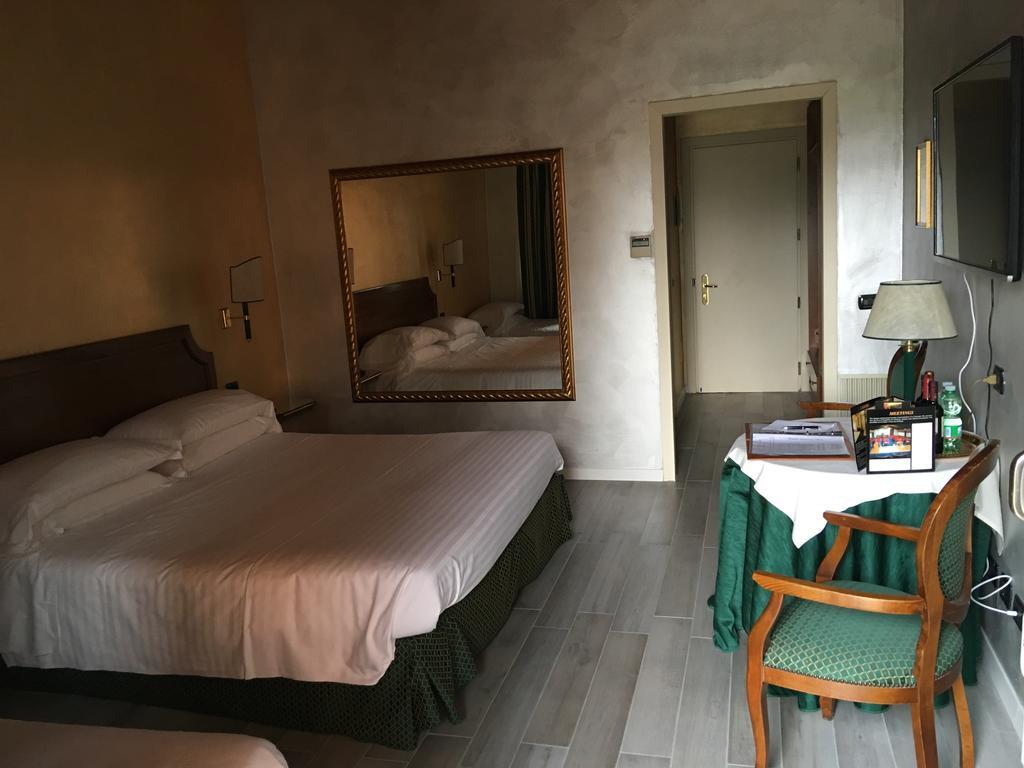 Hotel Don Carlo Broni Esterno foto