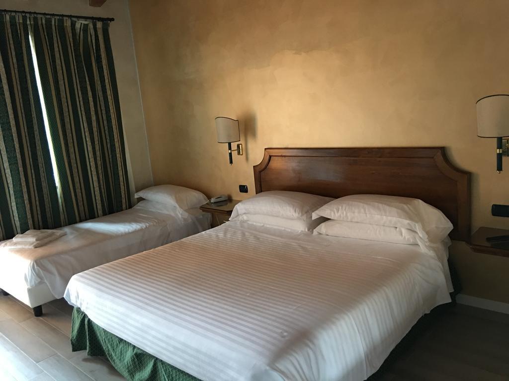 Hotel Don Carlo Broni Esterno foto