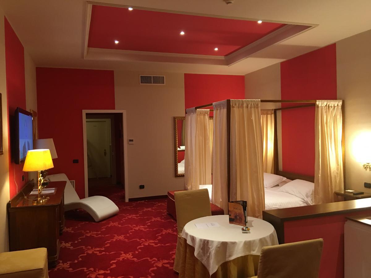 Hotel Don Carlo Broni Esterno foto